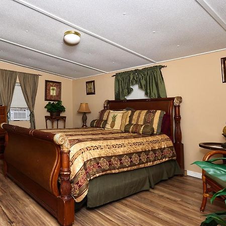 Room In Bb - Pleasant Days Bb Tropical Master Suite Homosassa Ngoại thất bức ảnh